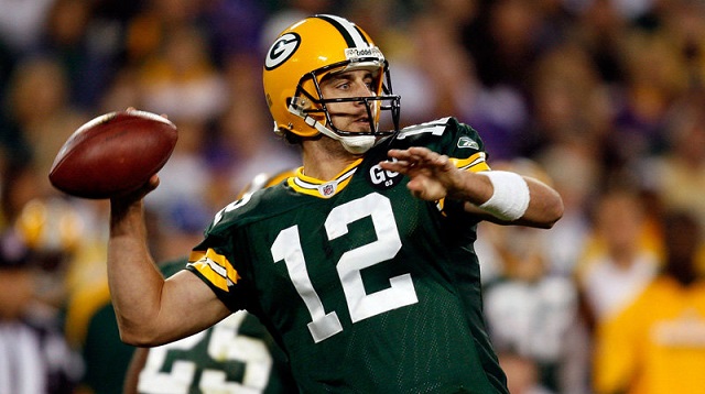 Aaron-Rodgers-throwing